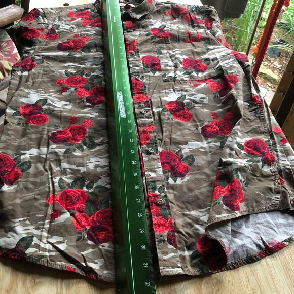 The Rails Shirt Camo Floral Rose All Over Print Sz XL Button Up Long Sleeve - Picture 8 of 9